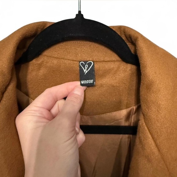 Women’s Classic Trench Coat - Picture 3 of 5